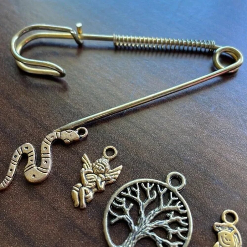 oversized safety pin brooch NWOT - Picture 5 of 10